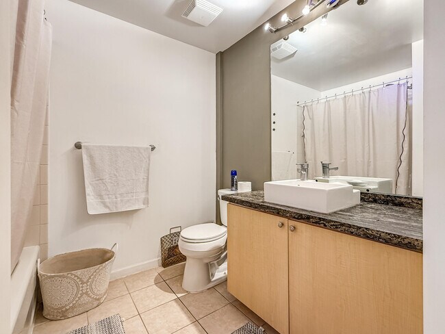 Building Photo - 1900 Van Buren St