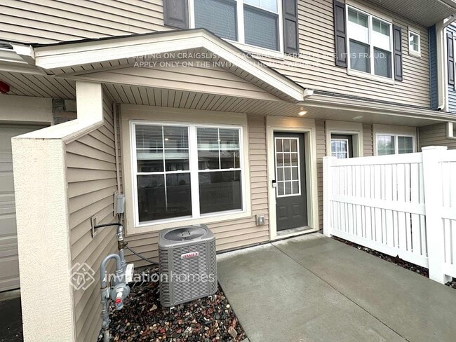 Building Photo - 10904 Everest Pl N