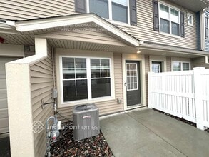 Building Photo - 10904 Everest Pl N