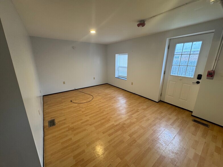 Building Photo - 5763 Telephone Road Ext