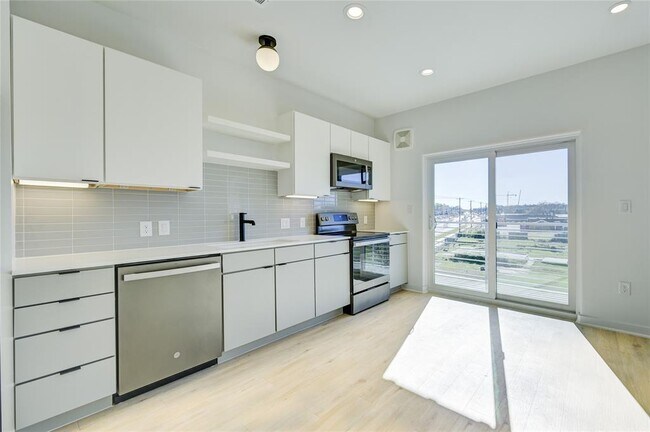 Building Photo - 100 Mockingbird Ln W