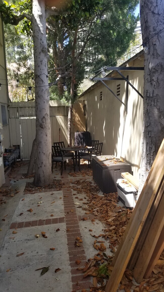 Very large private patio - 9979 Robbins Dr