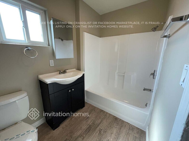 Building Photo - 3924 W 104th St