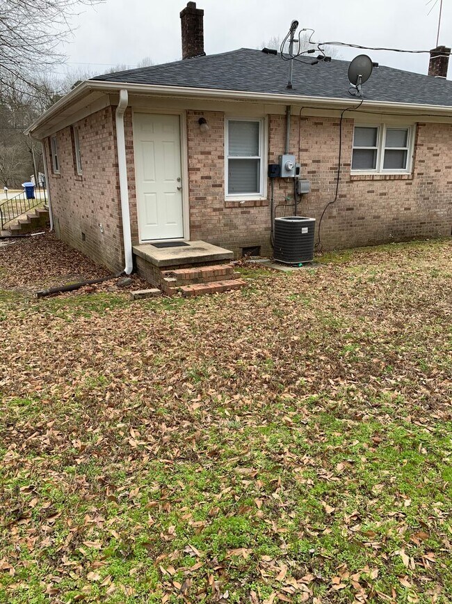 Building Photo - 235 Eastbrook Dr