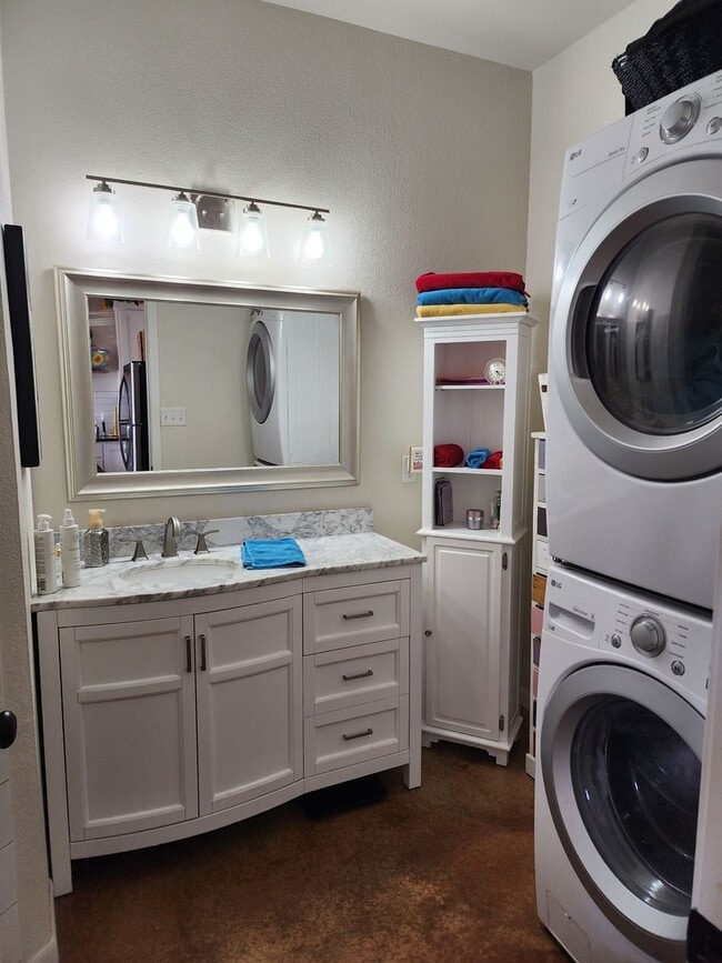 Building Photo - Affordable & Charming 1 bed and 1 bath includes, trash, water and  lawn care!