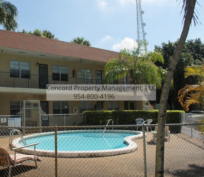 Building Photo - Efficiency Apartment with Pool and Laundry...