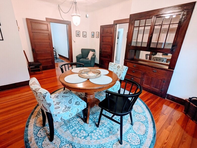 Dining room with dinnerware built in - 1114 E Old Pass Rd
