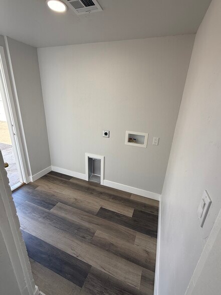 Building Photo - 738 E Roeser Rd