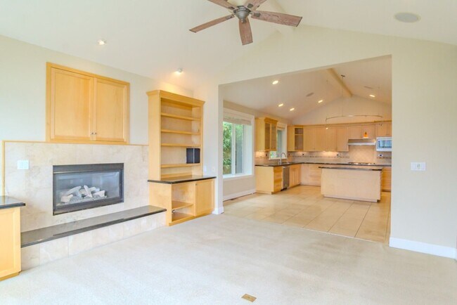 Building Photo - 4Bd/4Ba Seattle Home