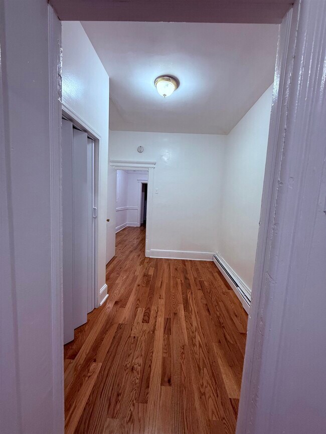 Building Photo - 110 Duncan Ave