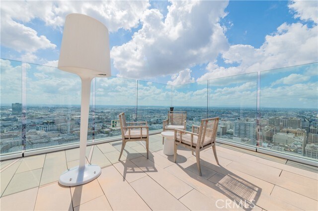 Building Photo - 400 S Broadway