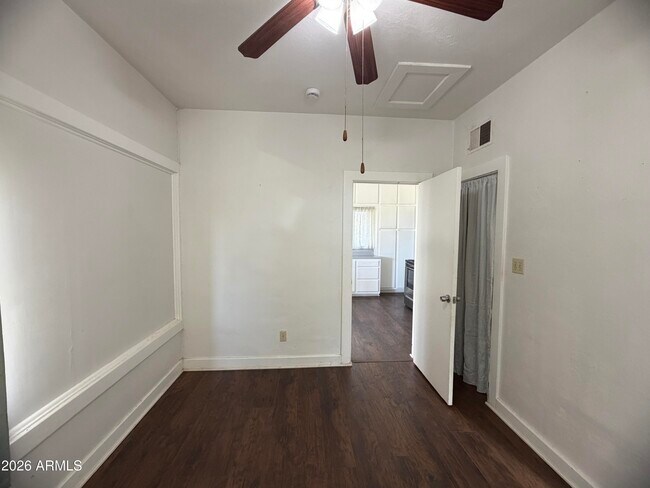 Building Photo - 1328 E Maddock Rd