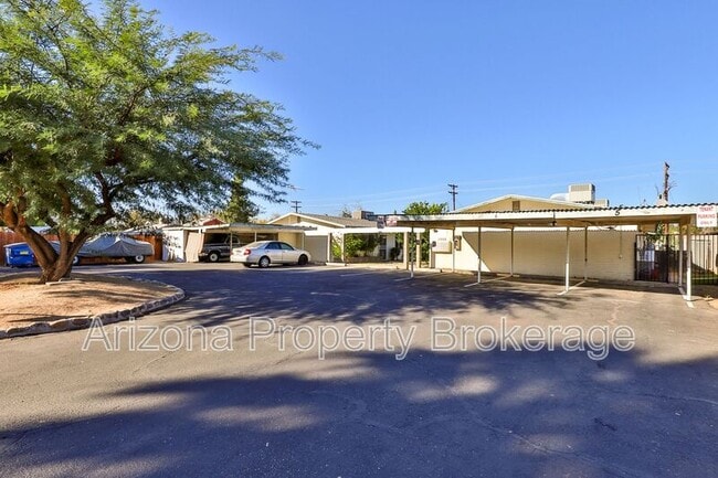 Building Photo - 2408 W Morten Ave