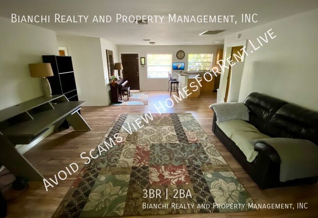 Building Photo - Block Home in Belleair Bluffs