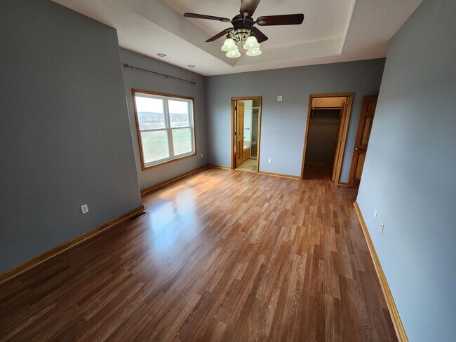 Building Photo - New price! Enjoy country living and seclus...