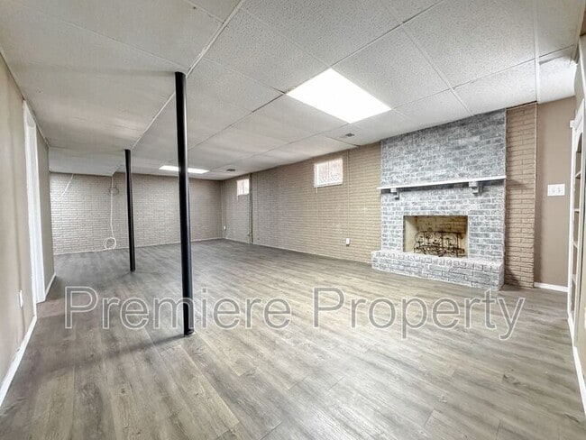 Building Photo - 7012 N Winan Ave