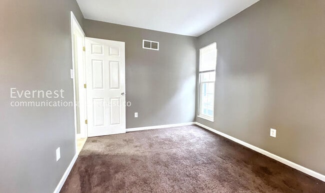 Building Photo - 309 SW Richwood Ln