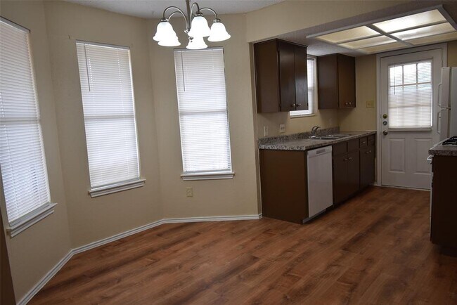 Building Photo - 1806 Rawhide Loop