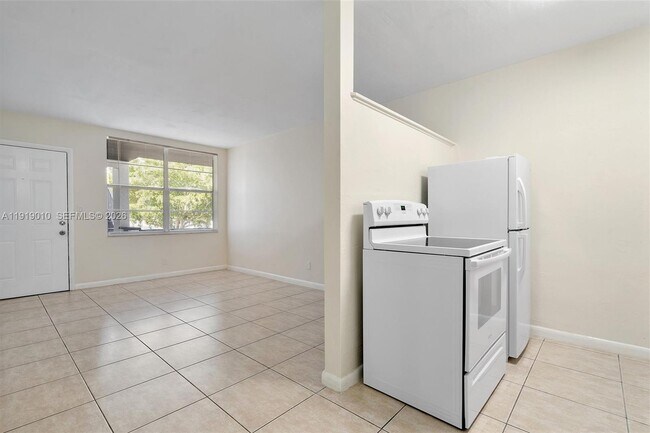 Building Photo - 1715 N 16th Ave