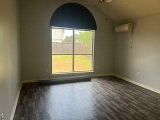 Building Photo - 20406 Linden Tree Dr