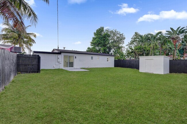 Building Photo - 4138 SW 48th Ct