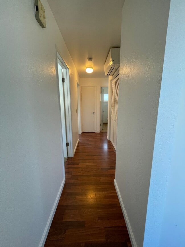 Building Photo - 12-775