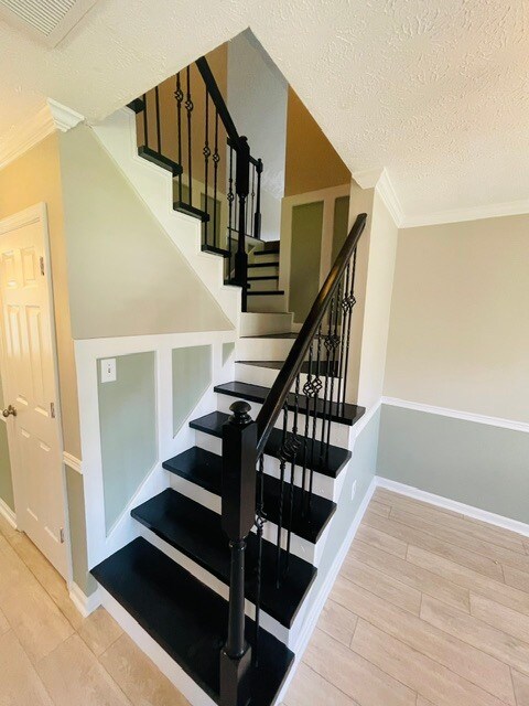 Building Photo - 156 S Forest Dr
