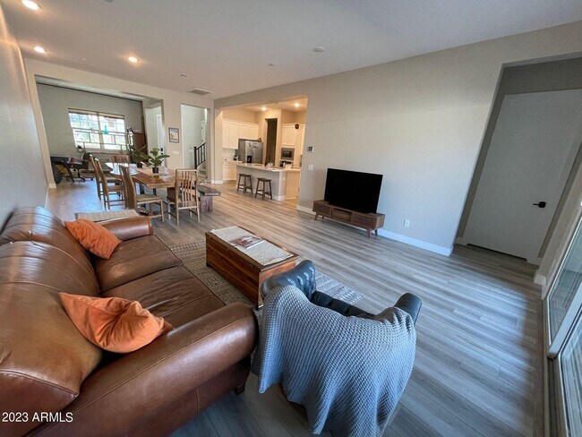 Building Photo - 14030 W Desert Flower Dr