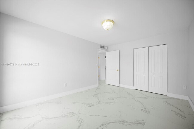 Building Photo - 7105 Miami Lakes Dr