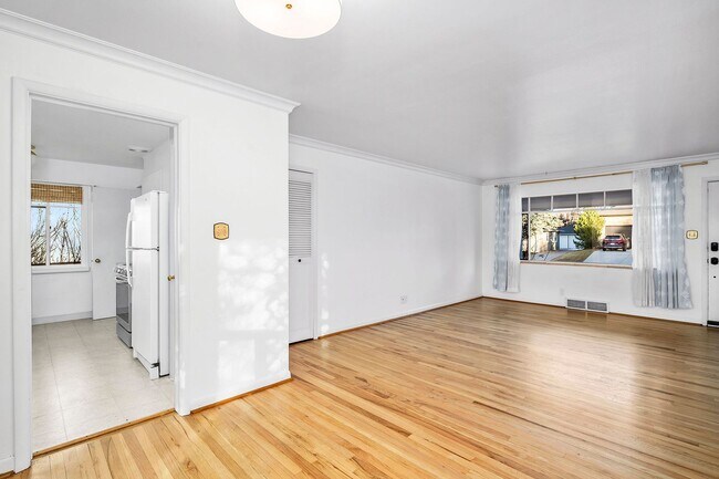 Building Photo - 2BD, 2BA Wellshire Home with Finished Basement and Attached 1-Car Garage