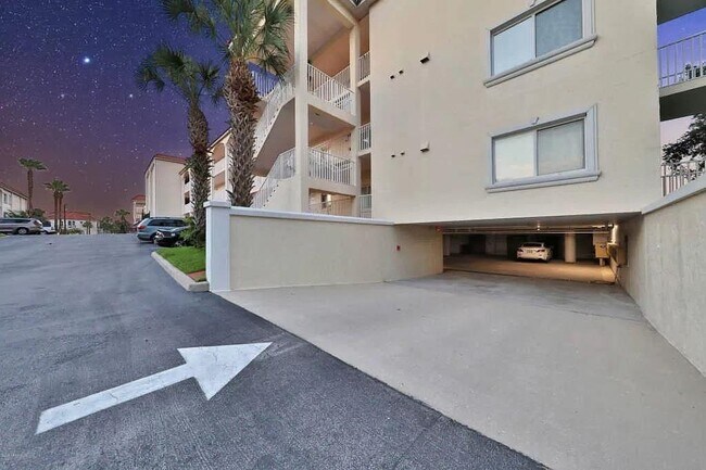 Building Photo - 157 Marine St