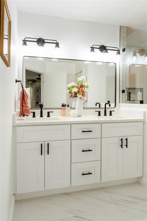 Building Photo - 4500 Sarasota Dr