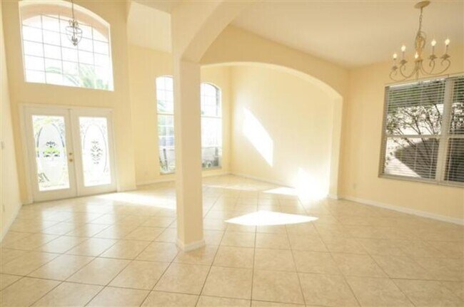 Building Photo - 12033 Blairemont Way
