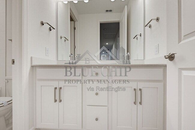 Building Photo - 1217 Pampus Dr