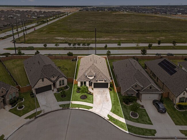 Building Photo - 8711 Hbr Pnes Dr