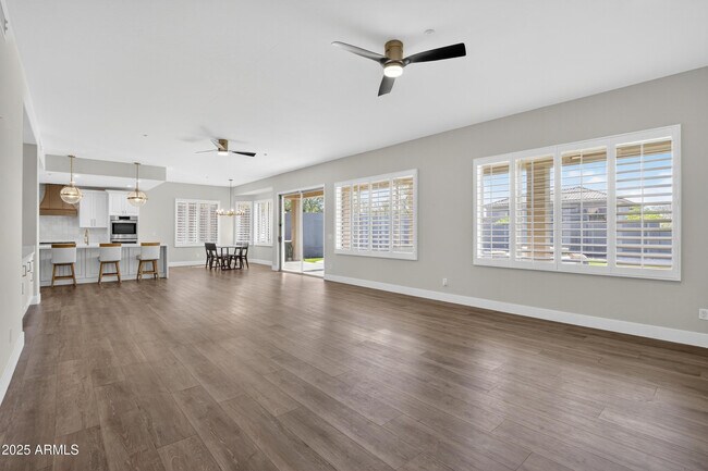 Building Photo - 10587 E Sheena Dr