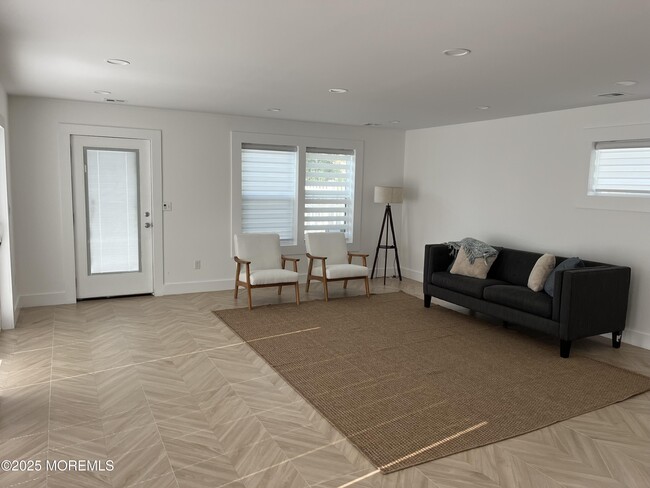 Building Photo - 208 Lockwood Pl