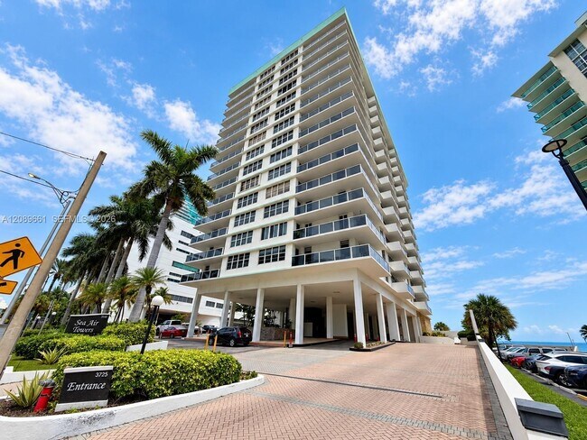 Building Photo - 3725 S Ocean Dr