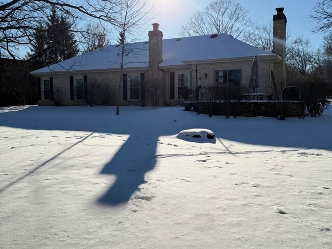 Building Photo - 145 Pine Tree Ln