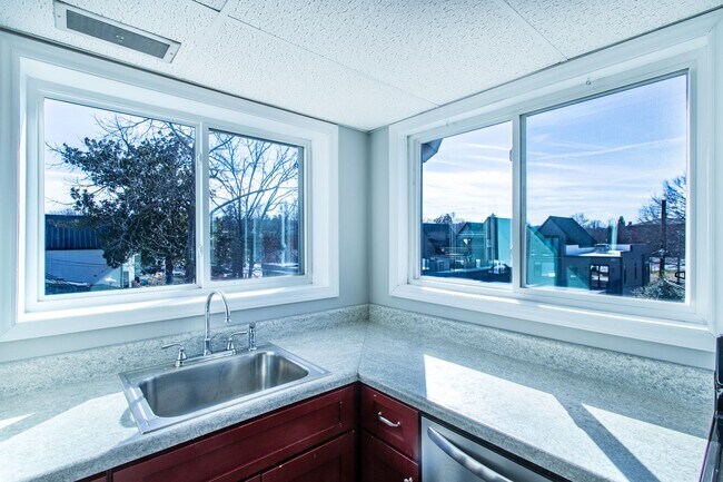 Building Photo - Downtown Apartment