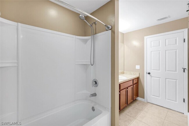 Building Photo - 740 Evening Shade Ln