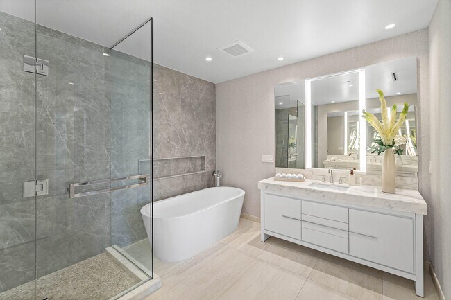 Building Photo - 200 SE Mizner Blvd