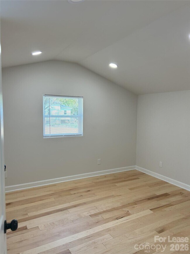 Building Photo - 303 S Main St