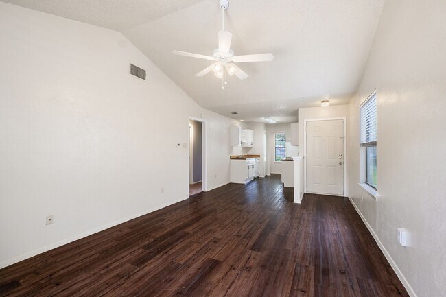 Building Photo - 2 Bedroom, 1 Bath Duplex with 1 Car Garage...