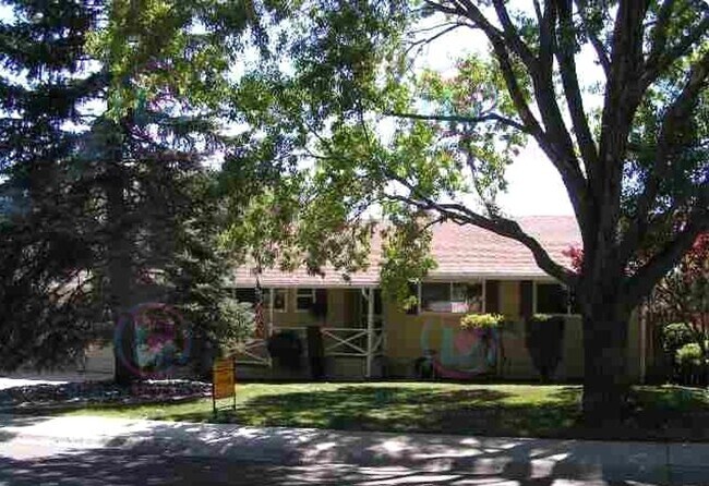 Building Photo - 1360 W 12th St