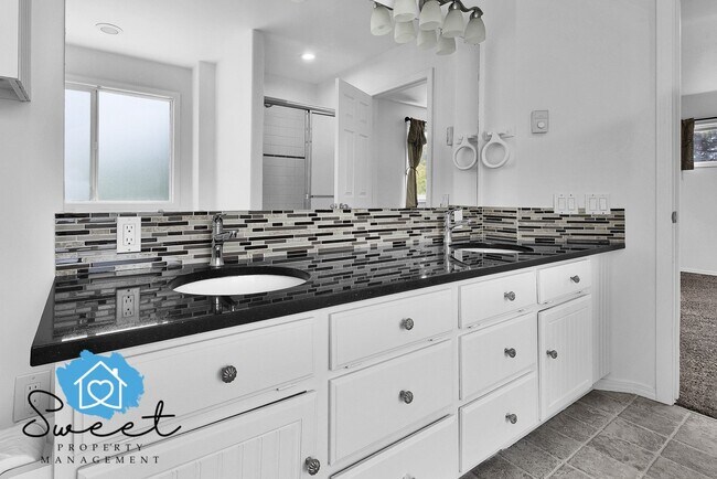 Building Photo - 5499 S Yarrow Pl