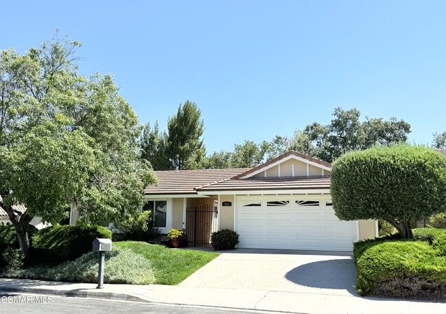 Primary Photo - 850 Rim Crest Dr