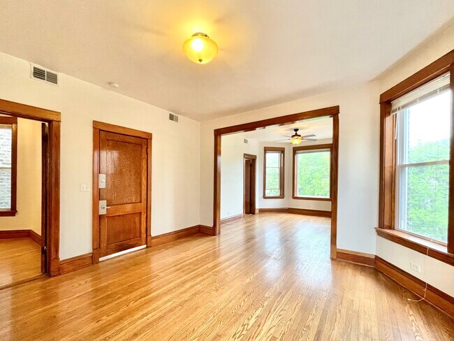 Building Photo - 3319 W Pierce Ave