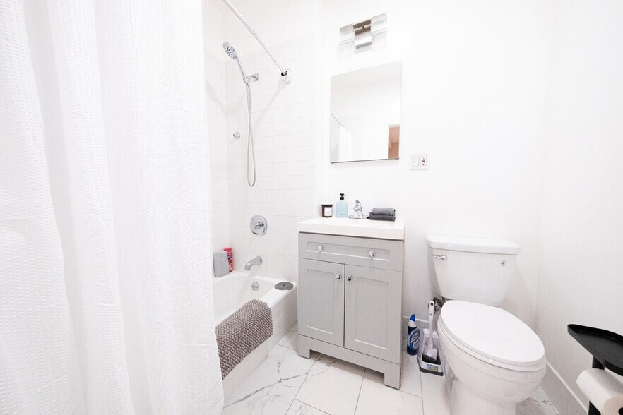 Building Photo - 245 W 113th St