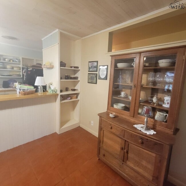 Building Photo - 2415 Martin St